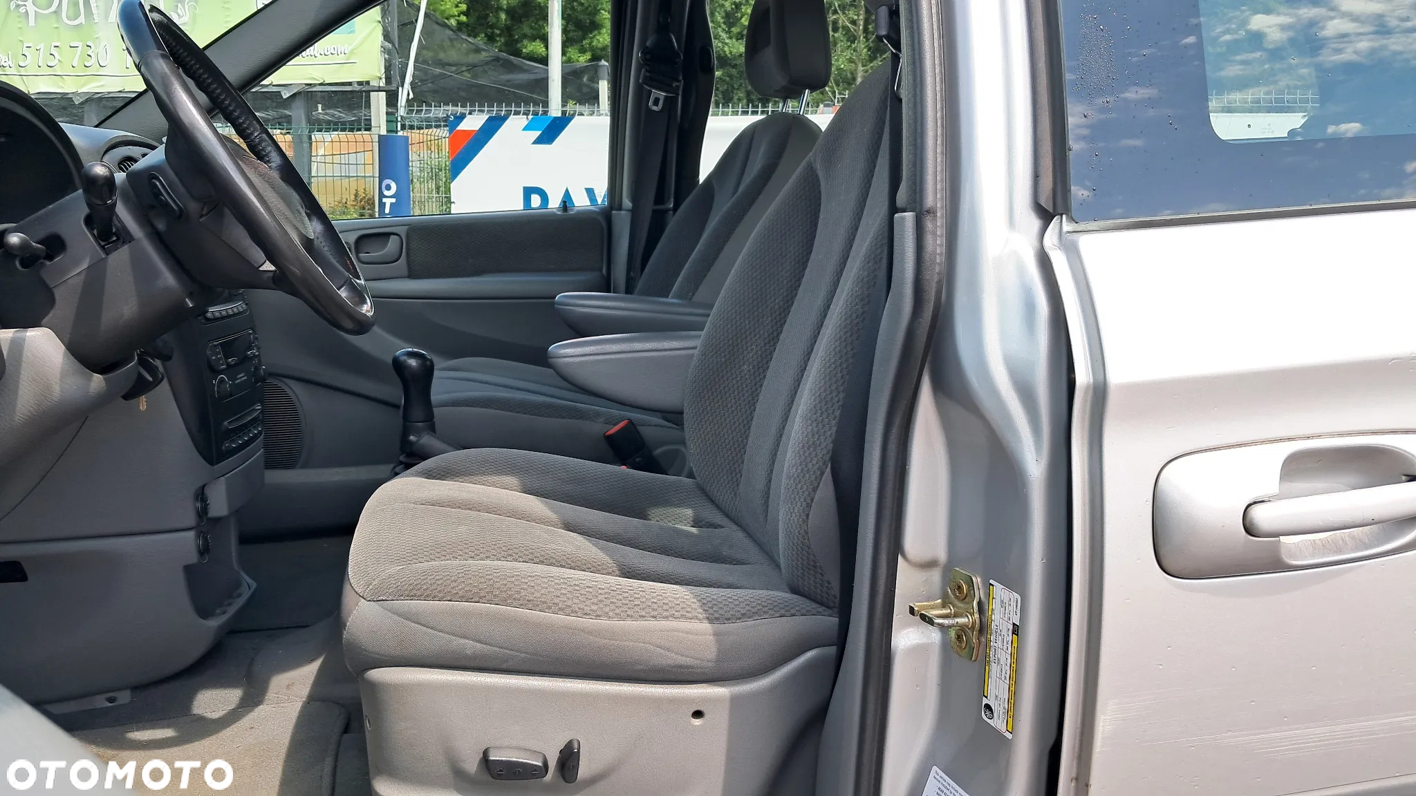 Chrysler Voyager 2.4 SE - 8