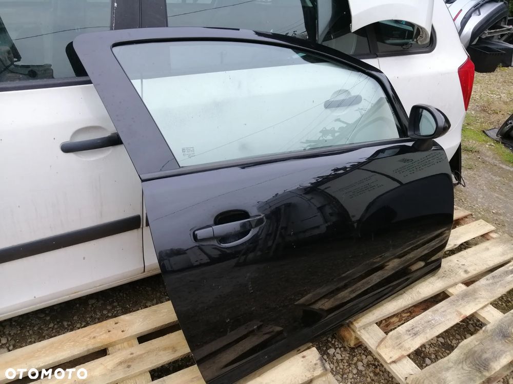 Opel Corsa D 3D drzwi prawe kompletne kod lakieru Z20R Z2HU bez korozji - 3