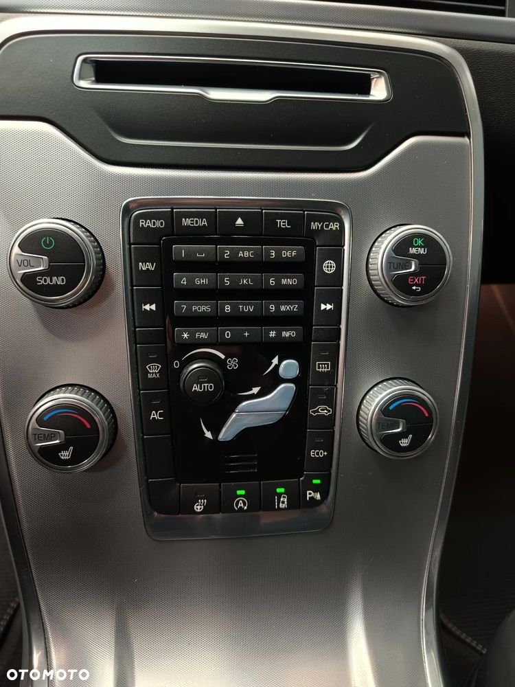 Volvo XC 70 - 24