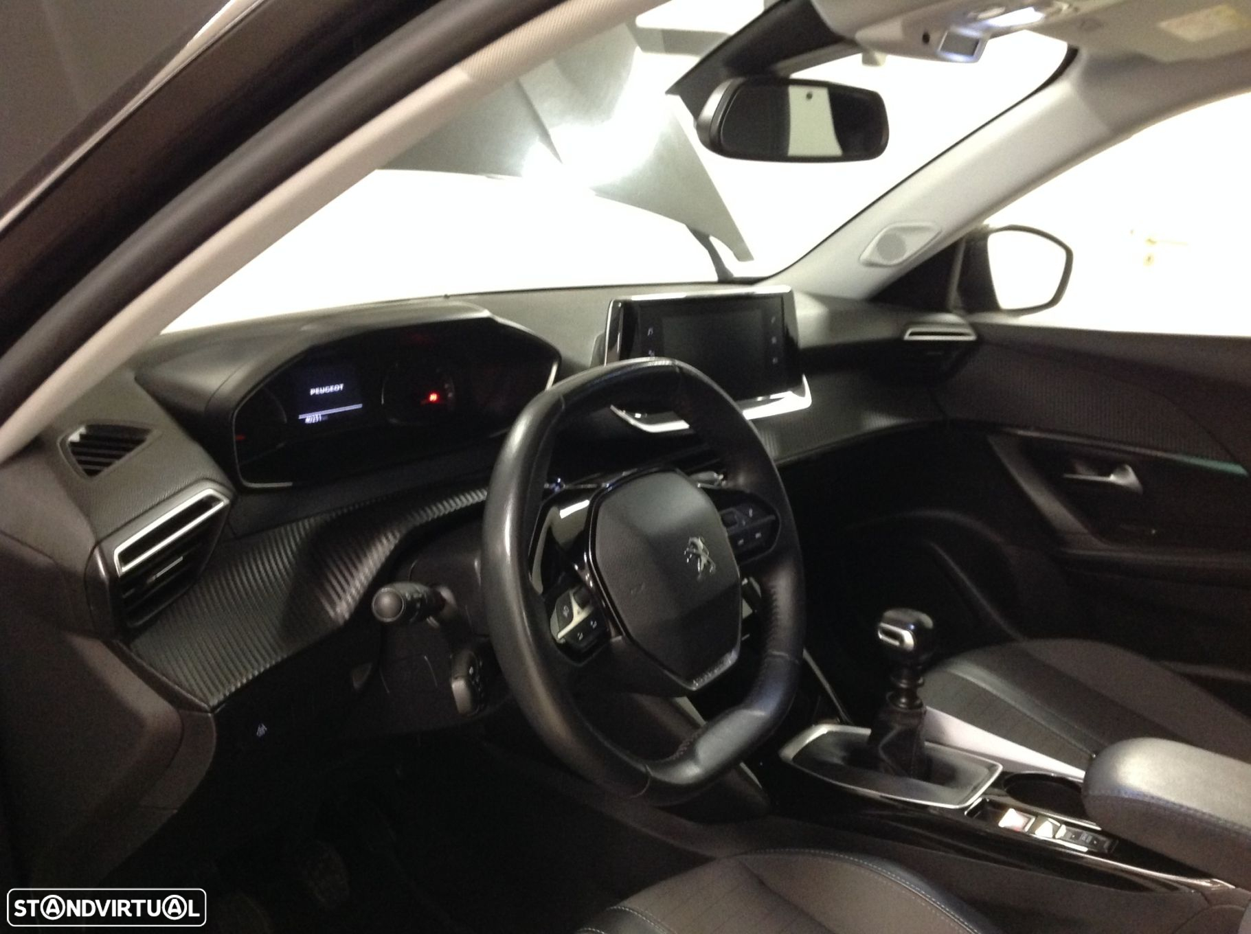 Peugeot 2008 1.2 PureTech Allure - 11