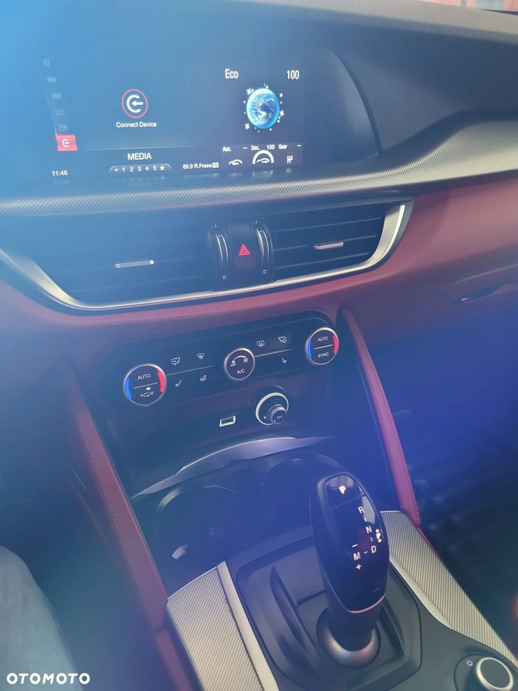 Alfa Romeo Stelvio 2.0 Turbo 16V AT8-Q4 Veloce Ti - 11
