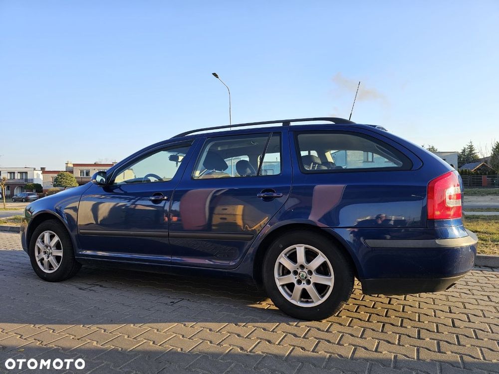 Skoda Octavia 1.6 Combi Ambiente - 3