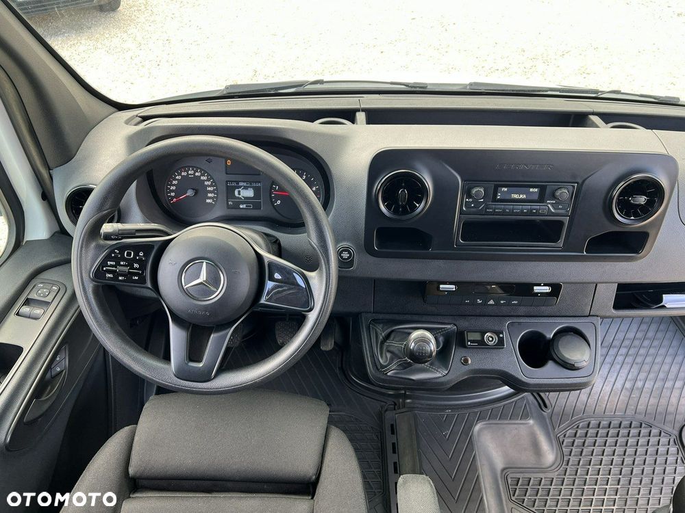 Mercedes-Benz Sprinter - 9