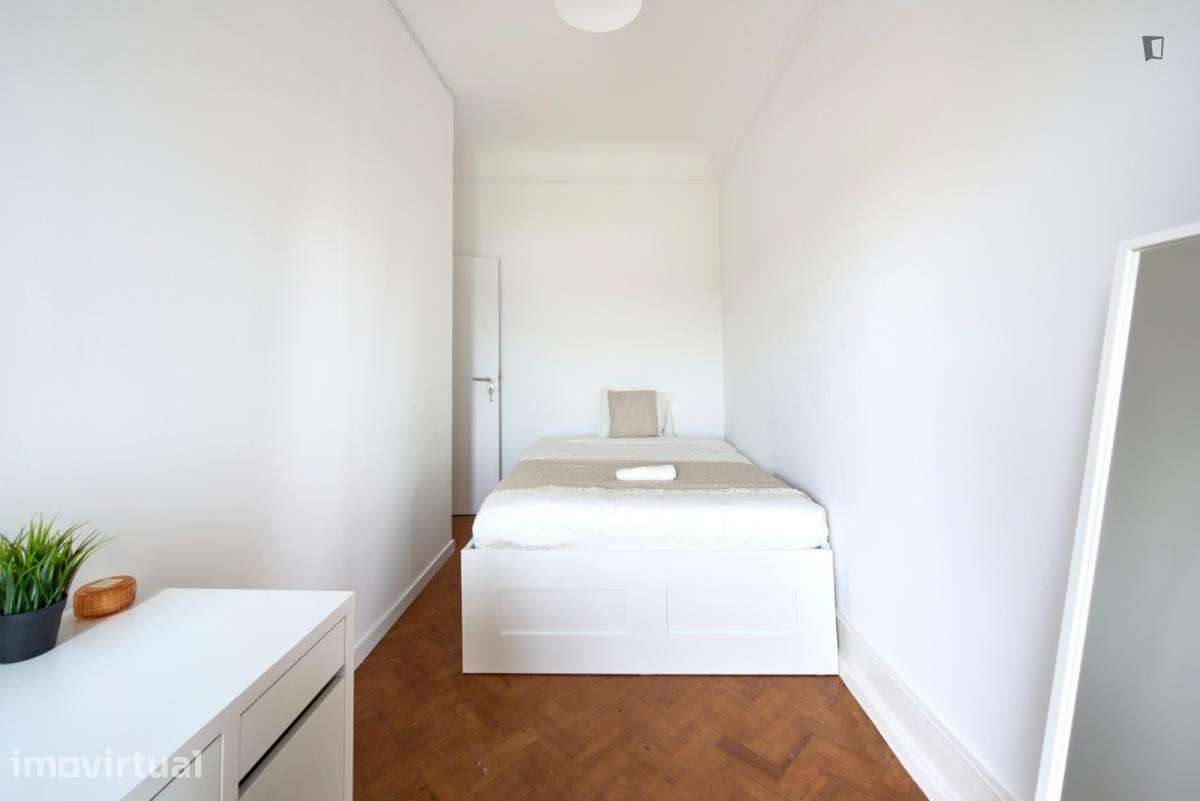 Quarto - localizado em Marquês de Pombal Lisbon - Grande imagem: 5/24
