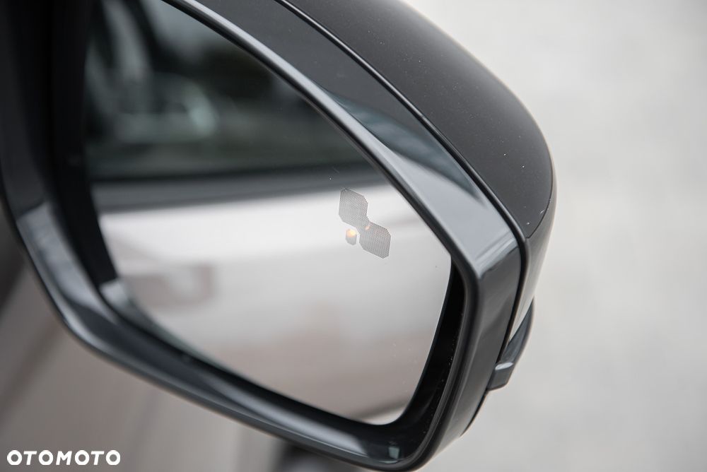 Land Rover Discovery Sport - 32