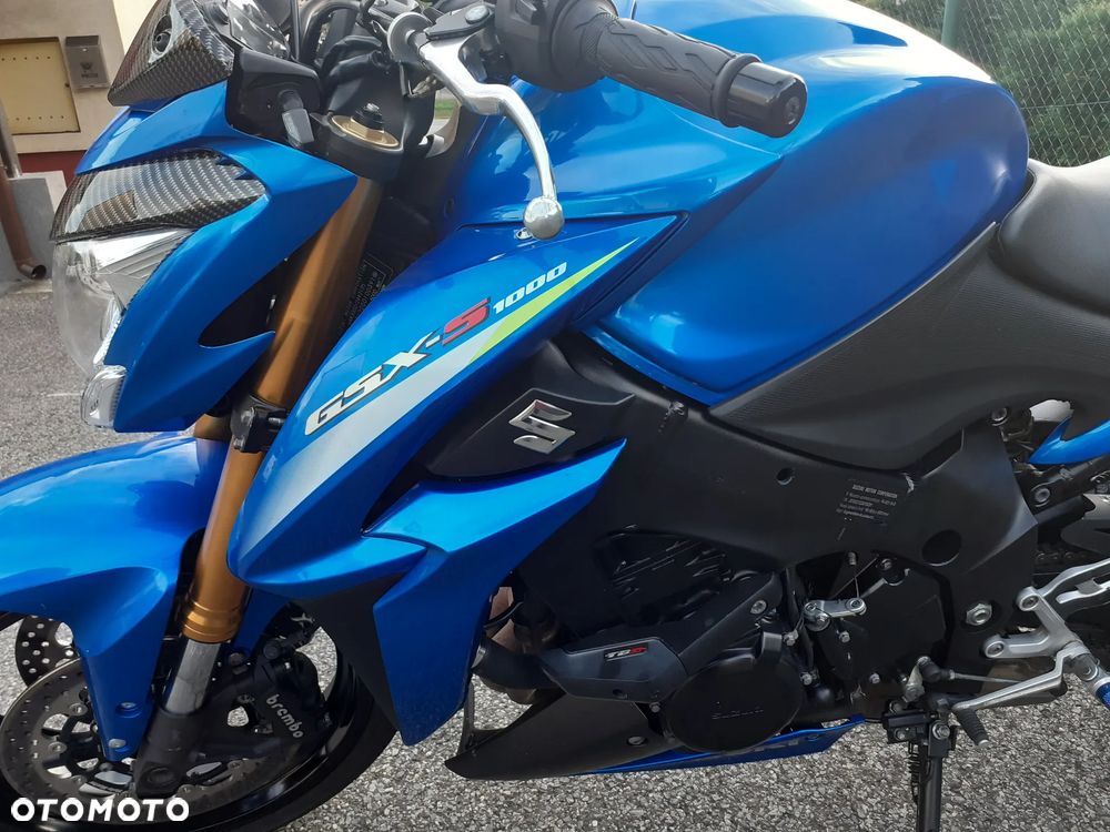 Suzuki GSX - 16