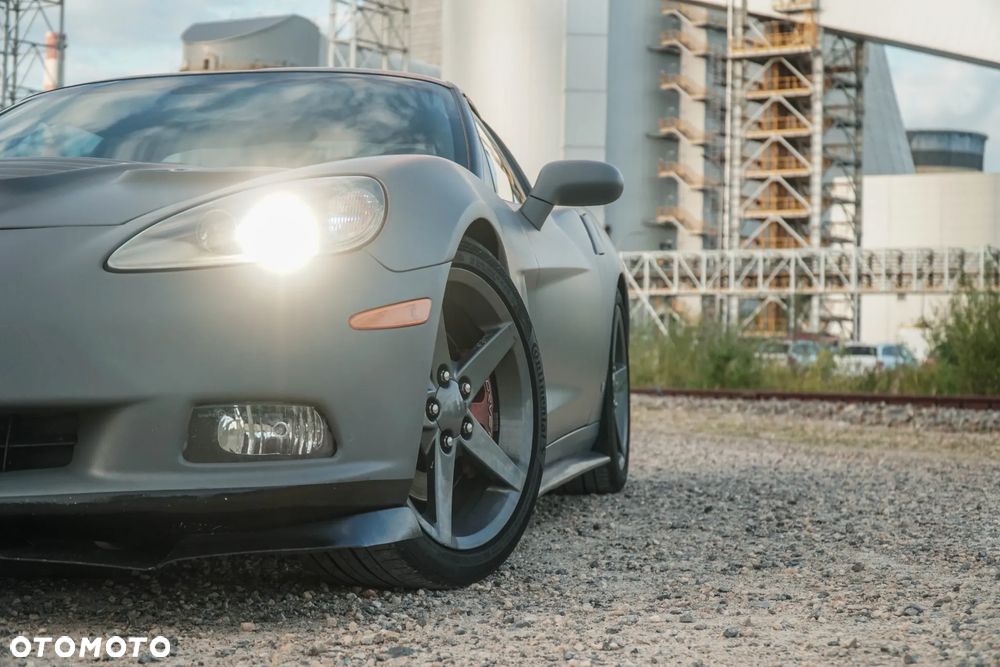Chevrolet Corvette - 4