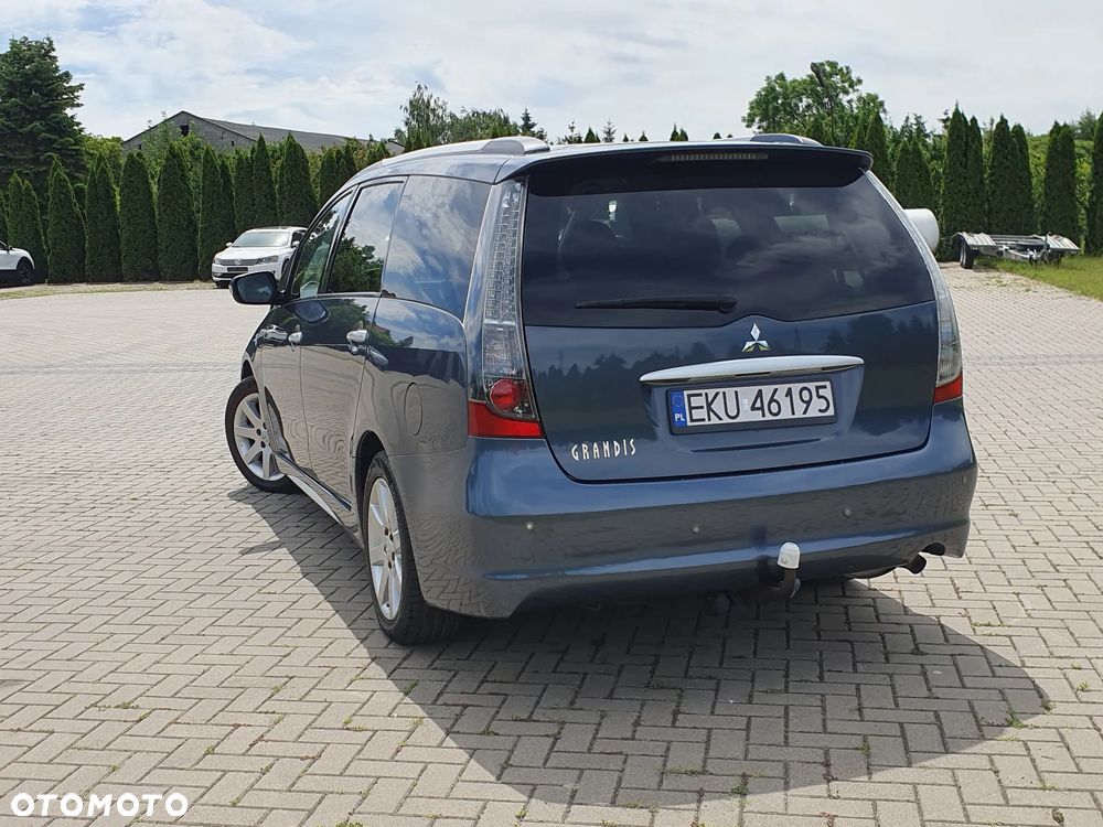 Mitsubishi Grandis 2.4 Motion - 11