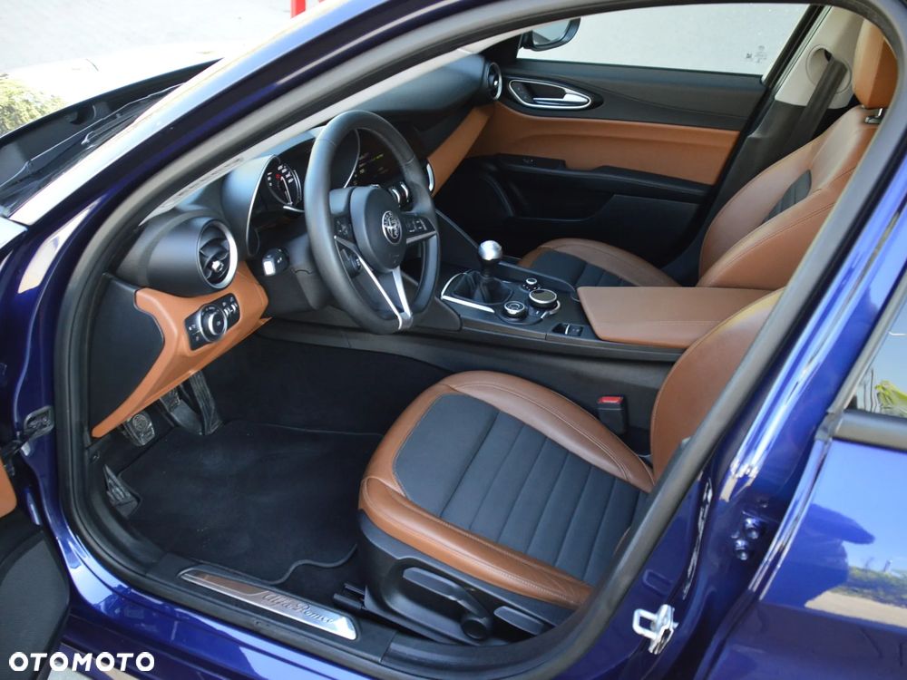 Alfa Romeo Giulia - 16