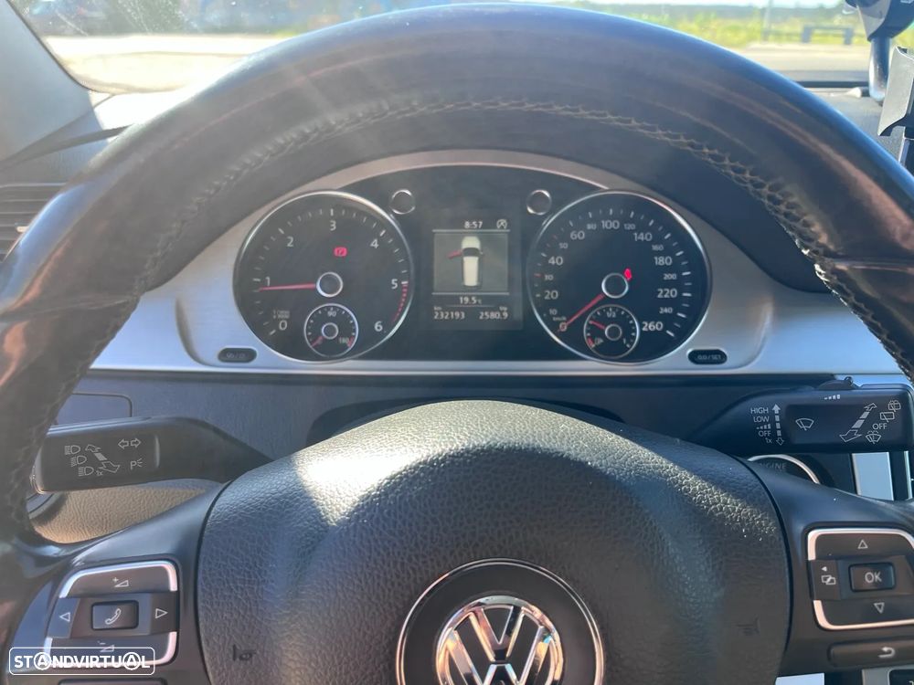 VW Passat Variant 2.0 TDI Confortline Navig - 4
