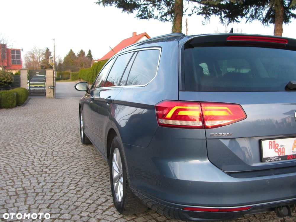 Volkswagen Passat 2.0 TDI SCR DSG Comfortline - 32