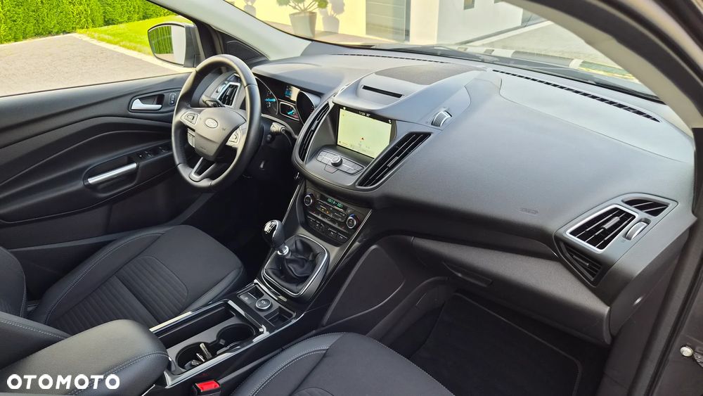 Ford Kuga 1.5 EcoBoost 2x4 Titanium - 16