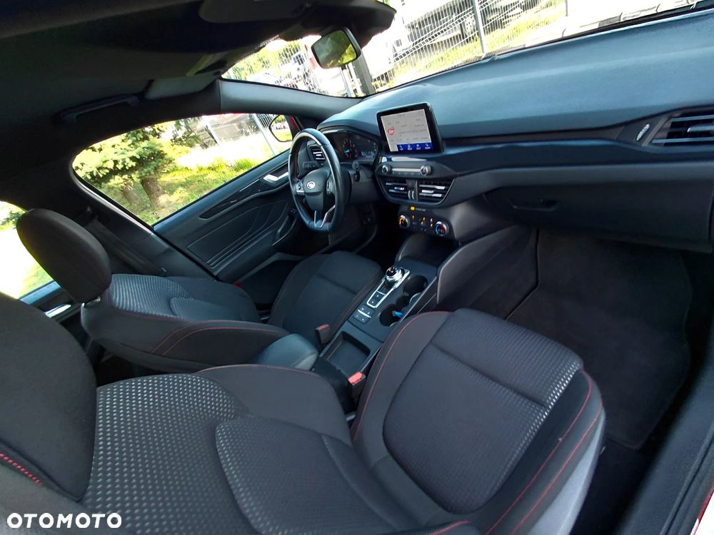 Ford Focus 1.0 EcoBoost Hybrid ST-LINE - 29