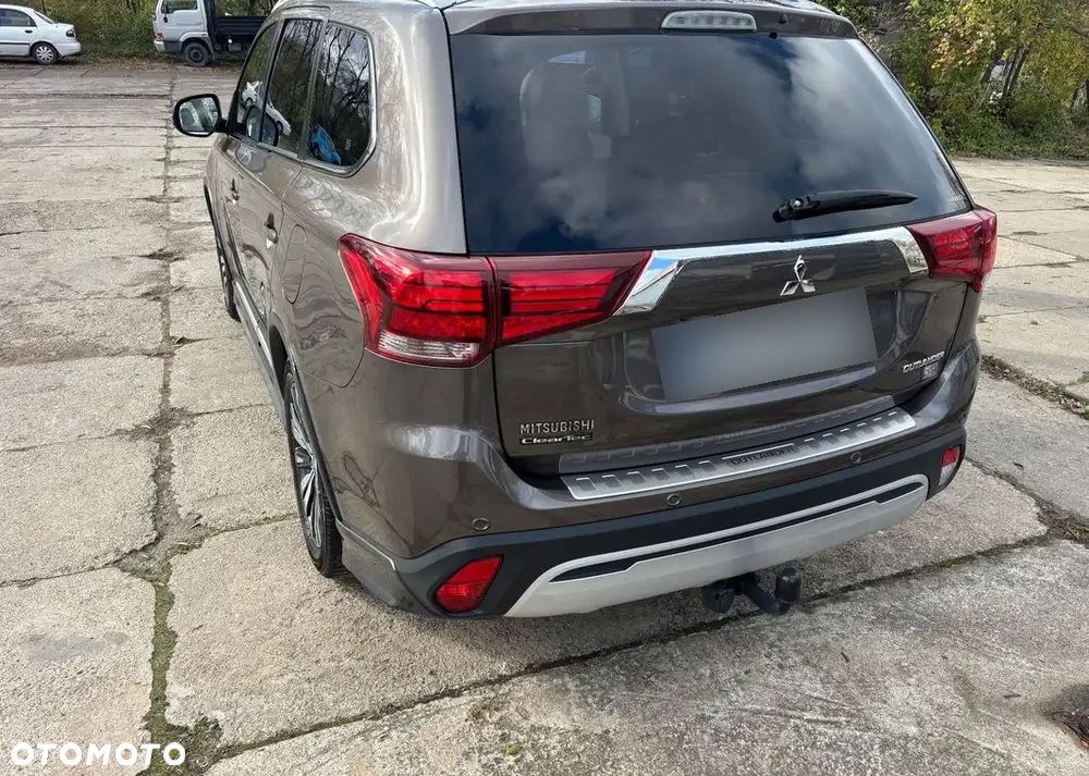 Mitsubishi Outlander - 4