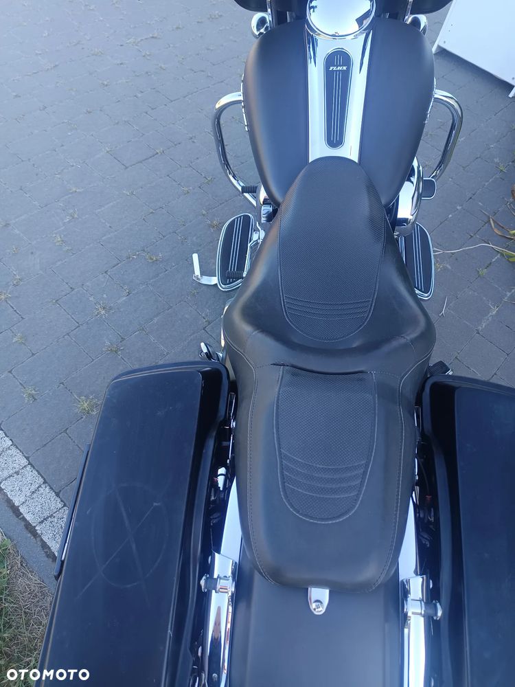 Harley-Davidson Touring Street Glide - 21