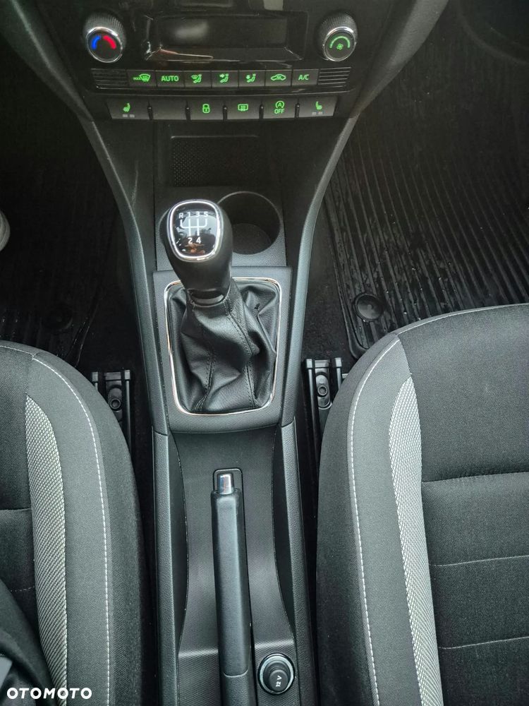 Skoda RAPID 1.6 TDI DPF Ambition - 17
