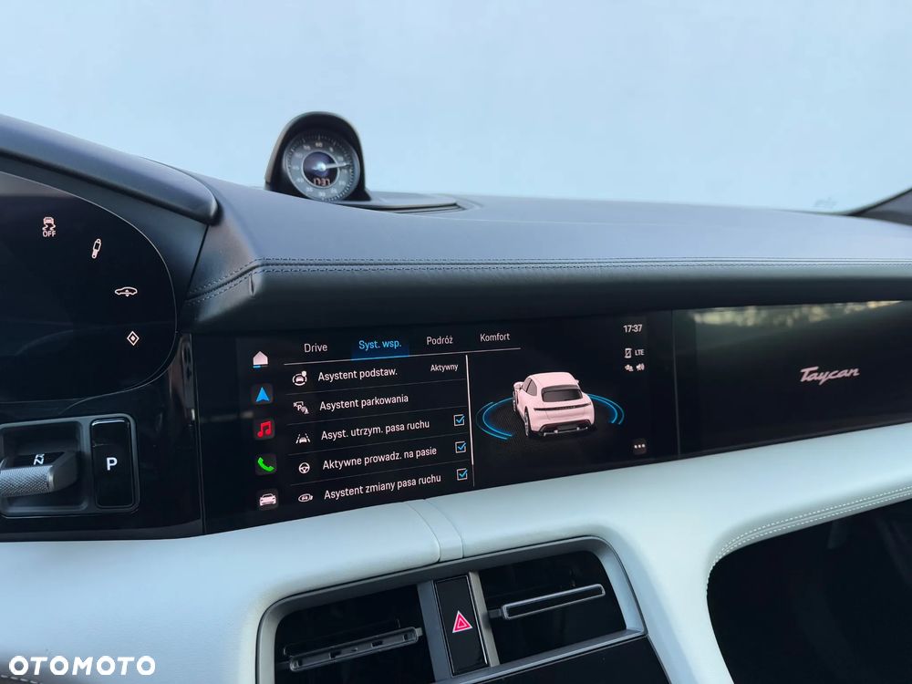 Porsche Taycan Turbo S Cross Turismo - 18