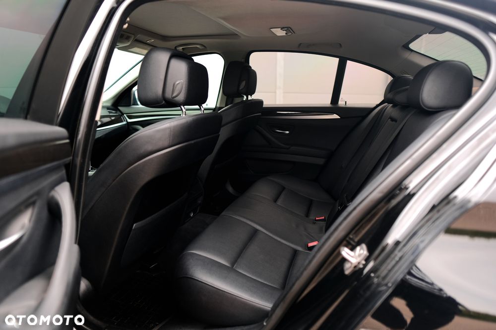 BMW Seria 5 528i - 26