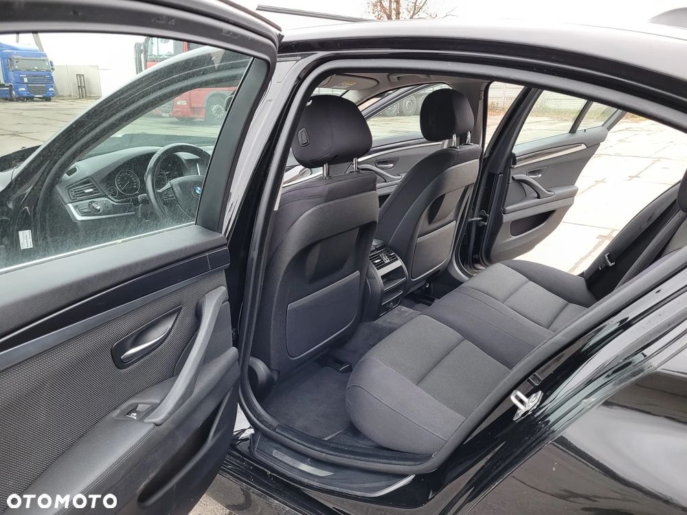 BMW Seria 5 525d xDrive Luxury Line - 10