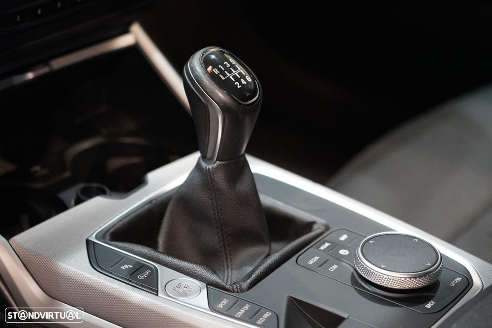 BMW 318 d Line Luxury - 15