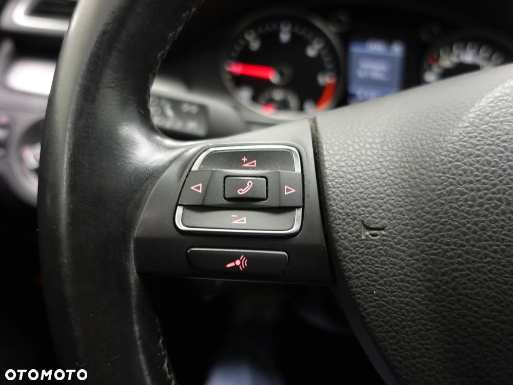 Volkswagen Passat 2.0 Blue TDI SCR Highline - 35