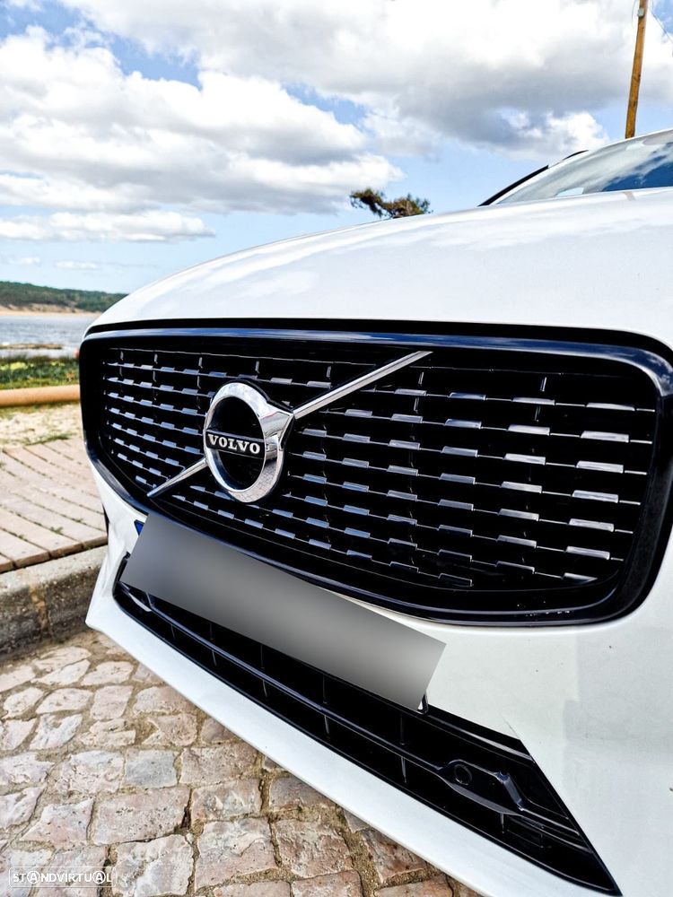 Volvo XC 60 2.0 T6 PHEV R-Design AWD — fotografia 5