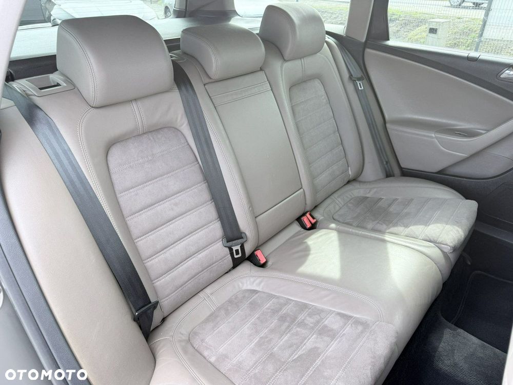 Volkswagen Passat Variant 1.8 TSI Highline - 18