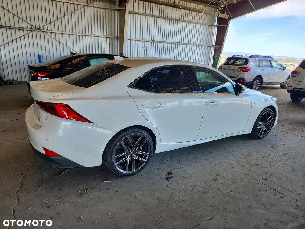 Lexus IS 200t - 4