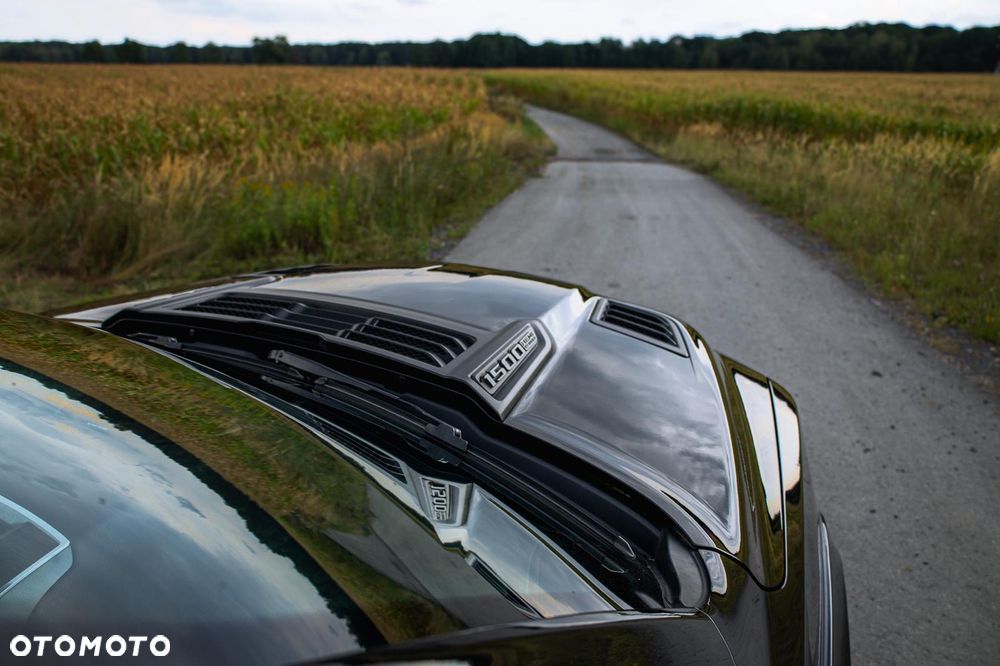 RAM 1500 5.7 Crew Cab Shortbed Laramie Black - 40