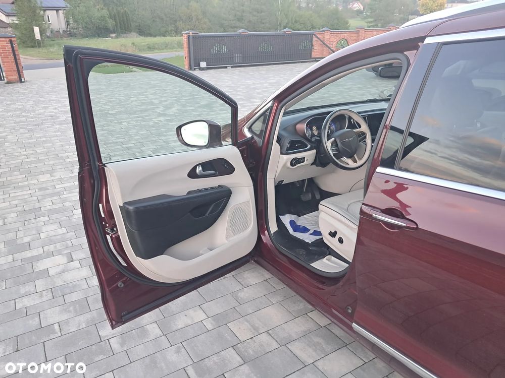 Chrysler Pacifica - 15