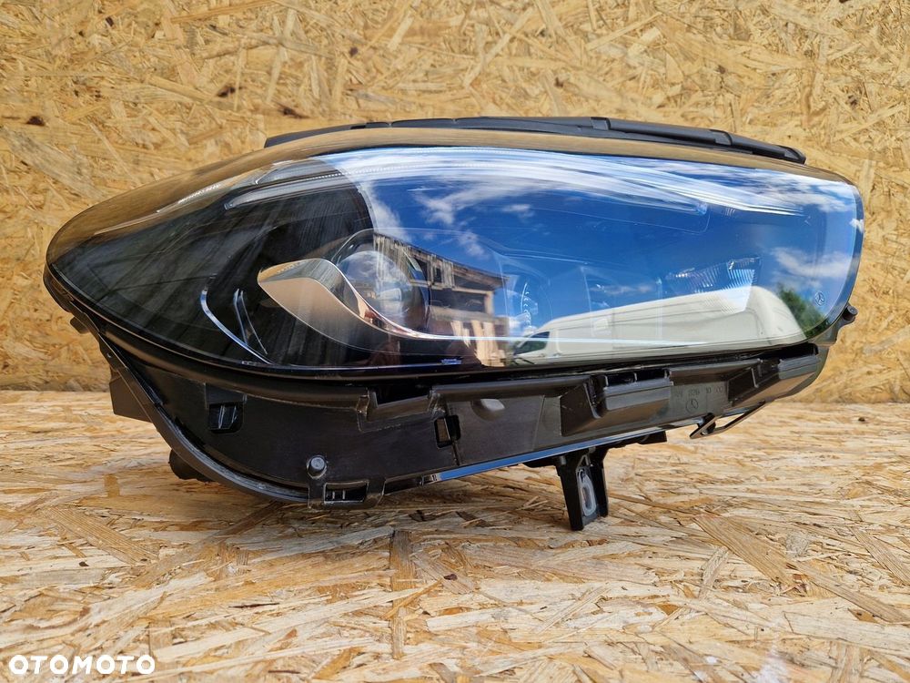 LAMPA PRAWA PRZÓD MULTIBEAM FULL LED MERCEDES B KLASA 247 - 6