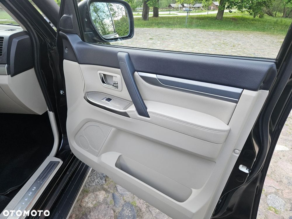 Mitsubishi Pajero 3.2 DID Limited Edition - 39