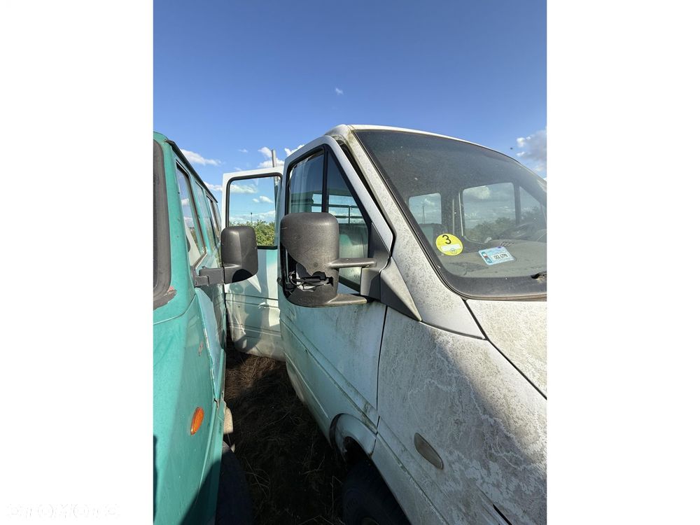 Mercedes-Benz 311 - 4