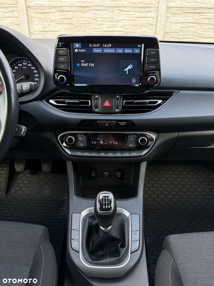 Hyundai i30 1.6 D Comfort - 24