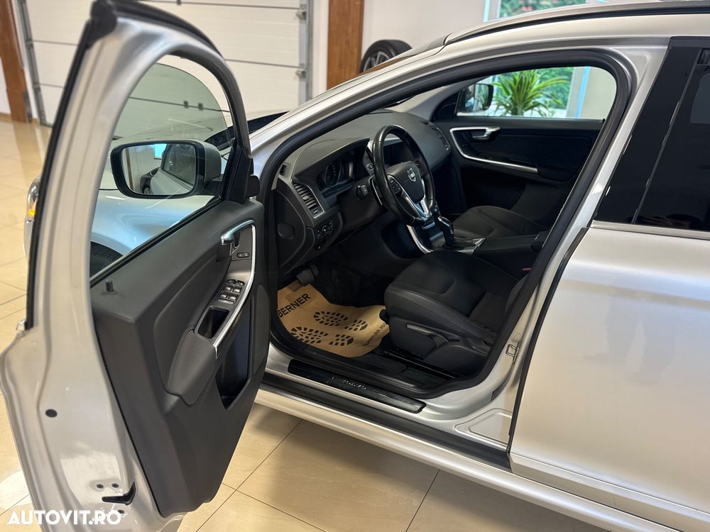 Volvo XC 60 D4 AWD Geartronic Momentum - 8