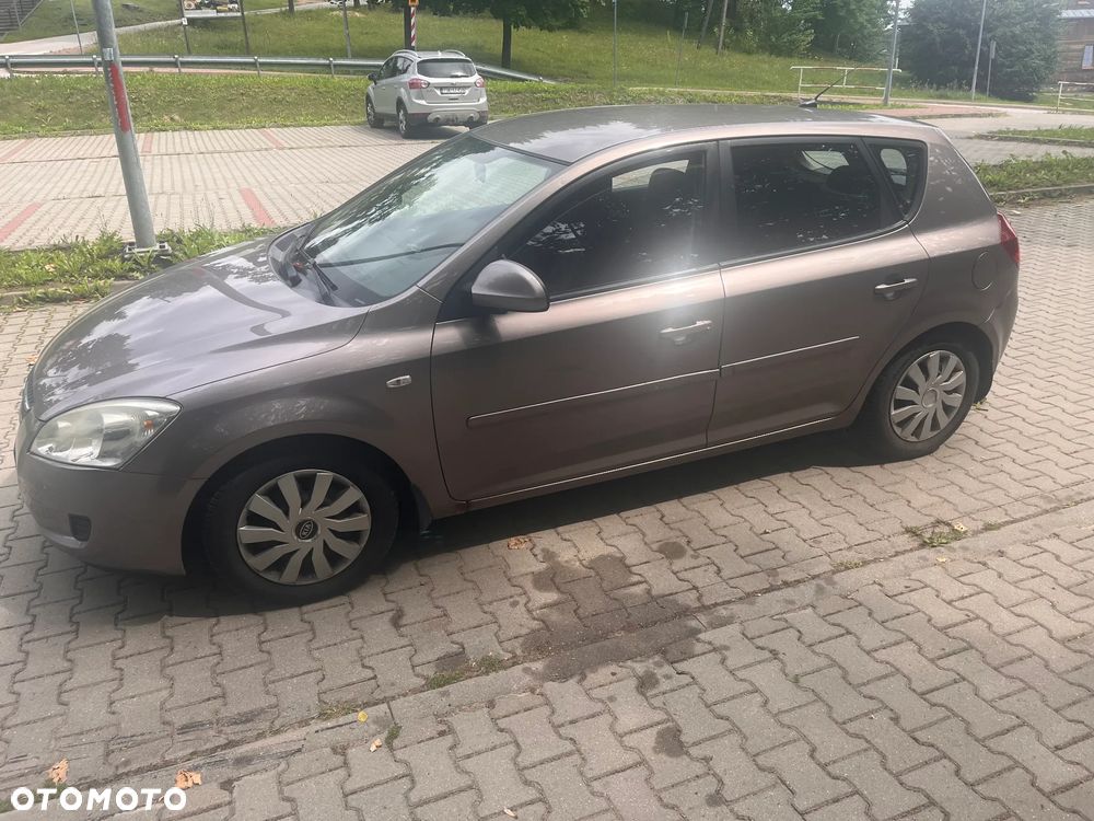 Kia Ceed 1.6 Crdi Comfort + - 1