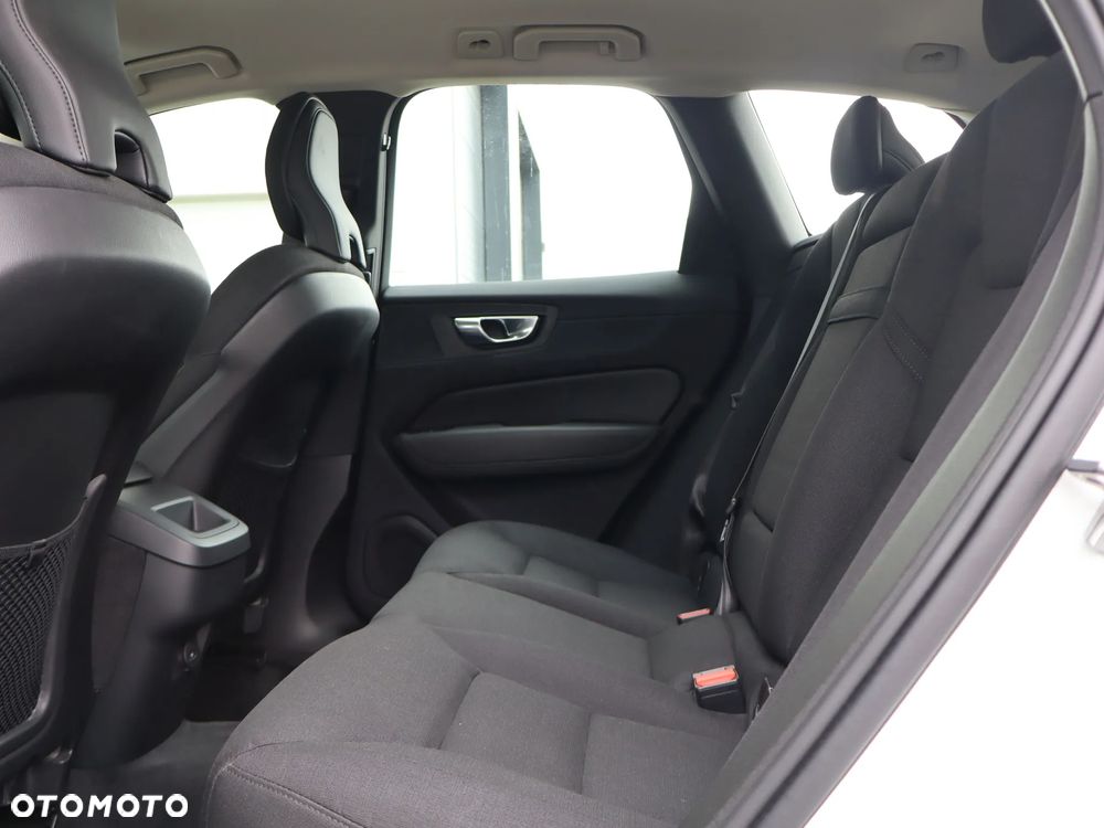 Volvo XC 60 B4 B Momentum - 15