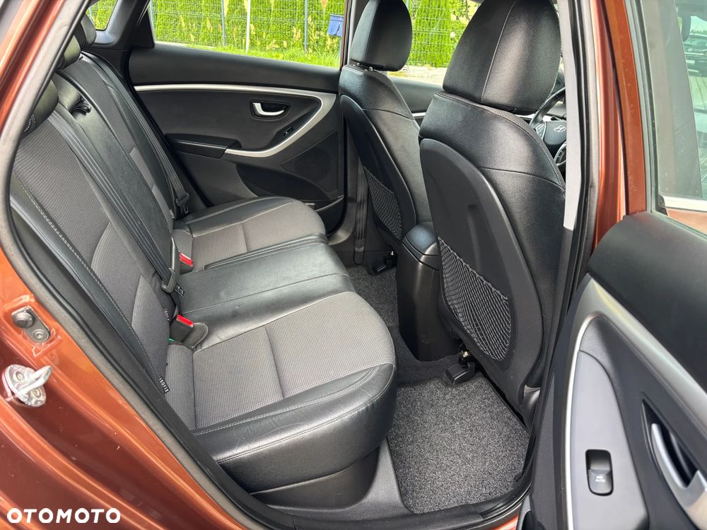 Hyundai i30 blue 1.6 CRDi Trend - 10