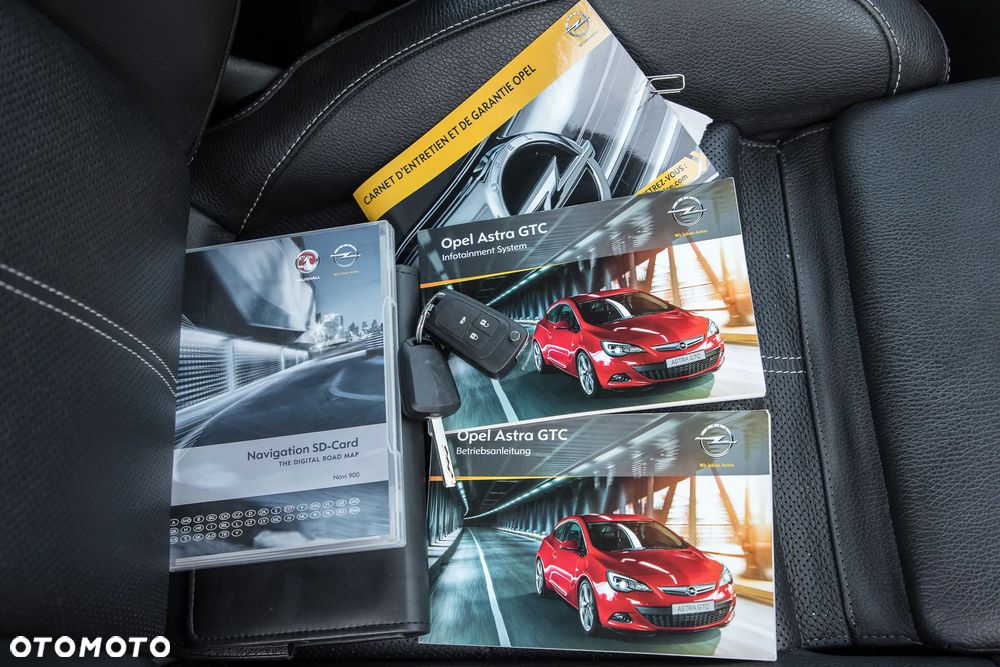 Opel Astra 1.6 Turbo Cosmo - 38