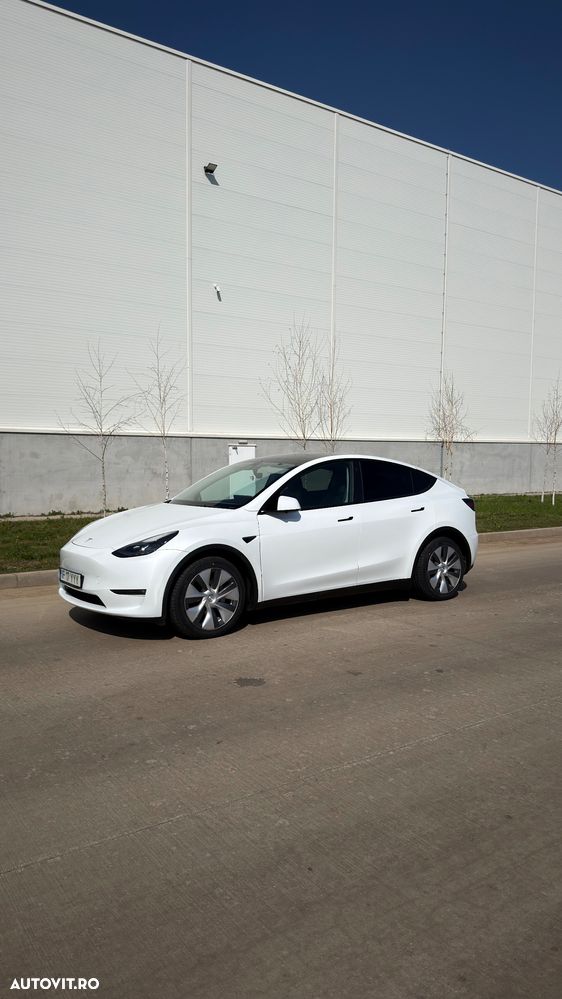 Tesla Model Y - 3