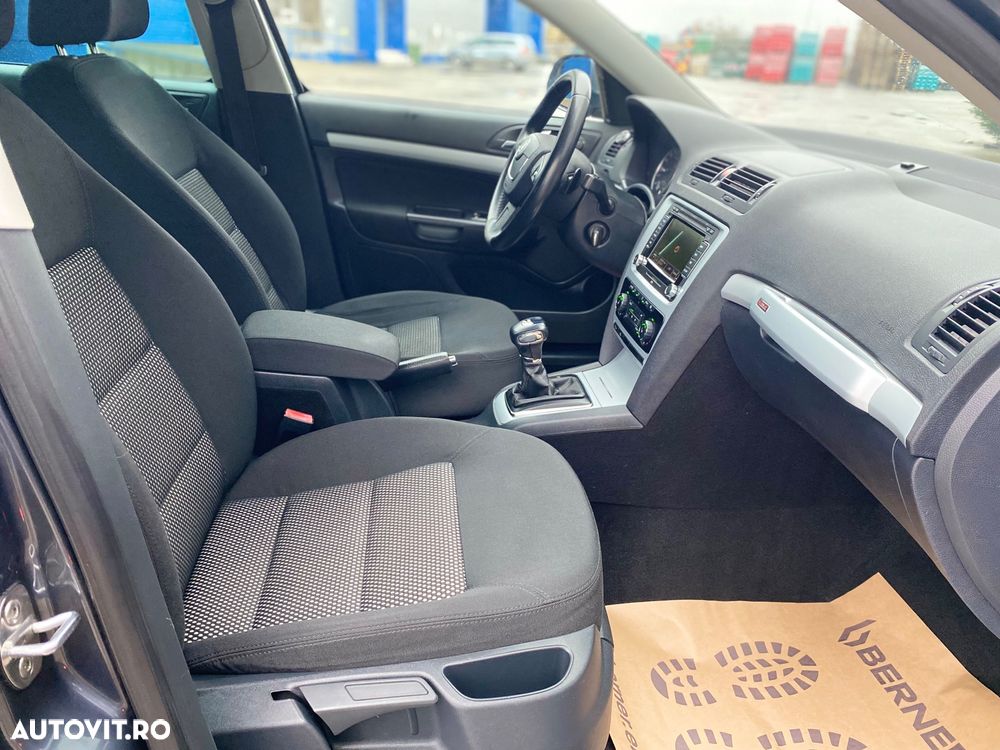 Skoda Octavia Combi 2.0 TDI DPF 4x4 DSG Scout - 24