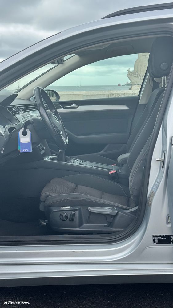 VW Passat Variant 1.6 TDI BlueMotion - 27