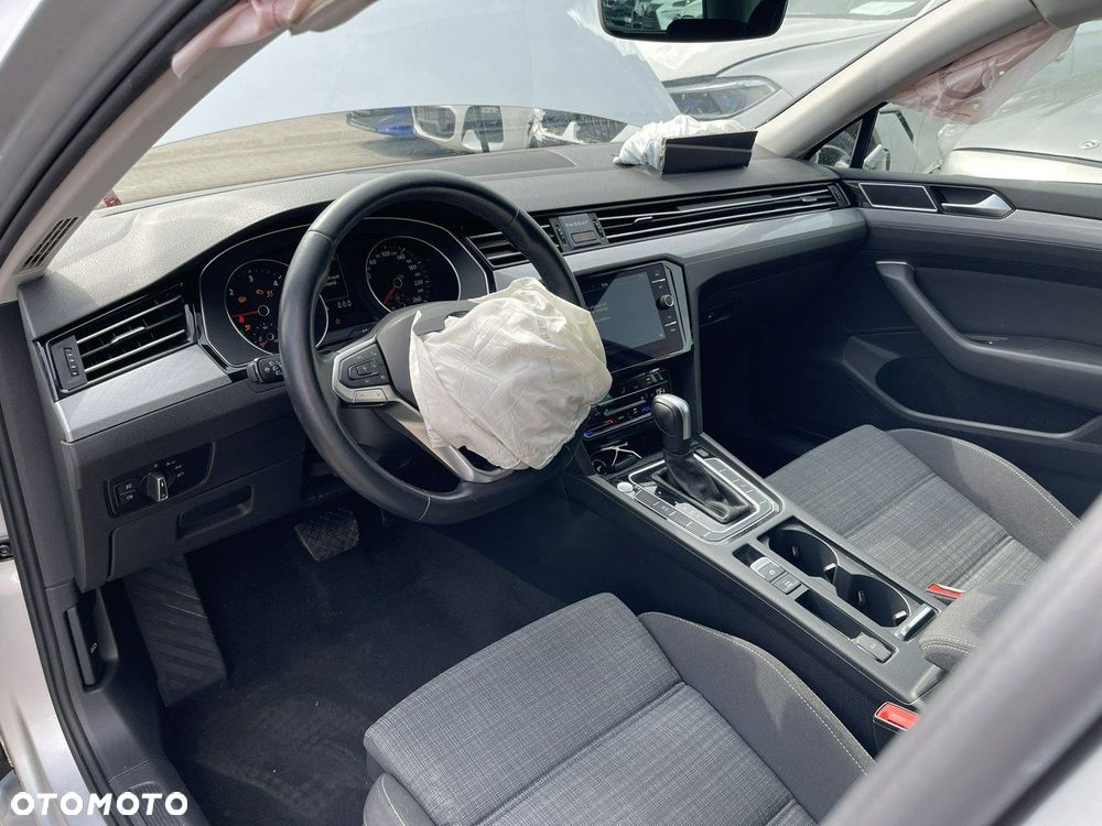 Volkswagen Passat Variant 2.0 TDI SCR DSG Conceptline - 9