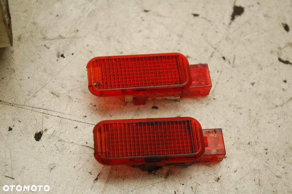 LAMPKA SCHOWKA WNĘTRZA 4B0947416 AUDI A6 C5 A3 8L ORI - 1