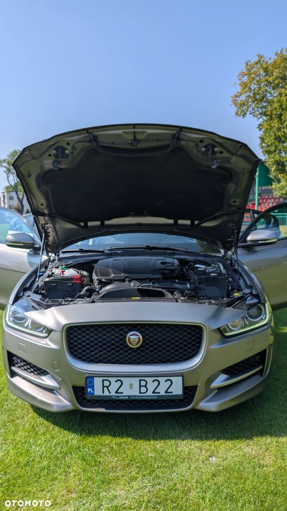 Jaguar XE 2.0 T R-Sport - 9