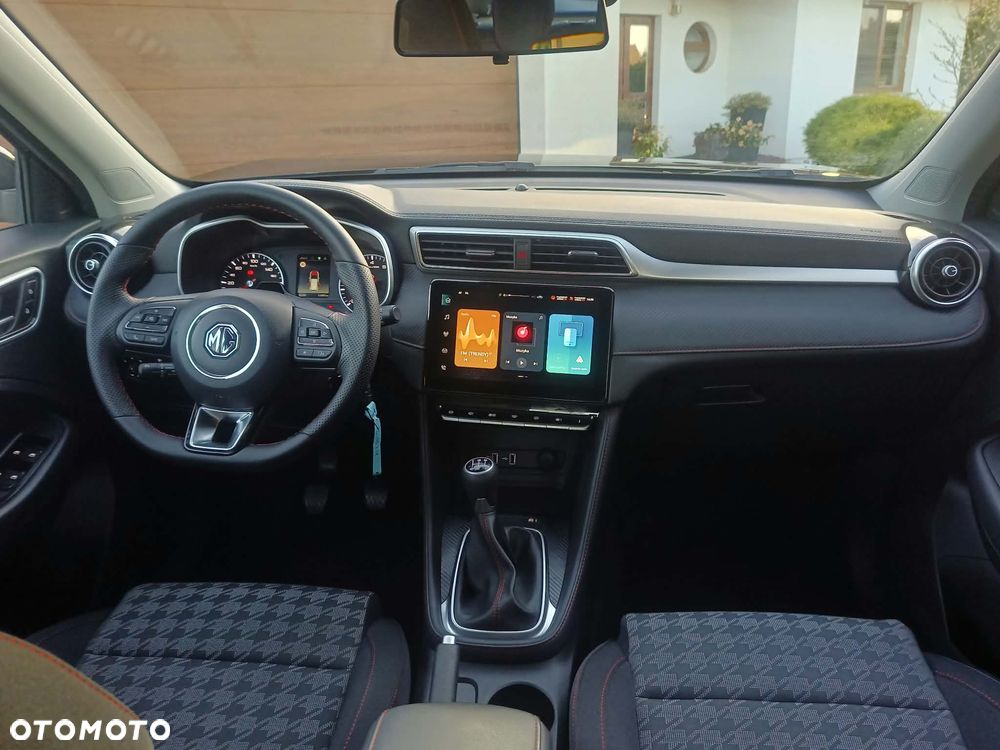 MG ZS - 17
