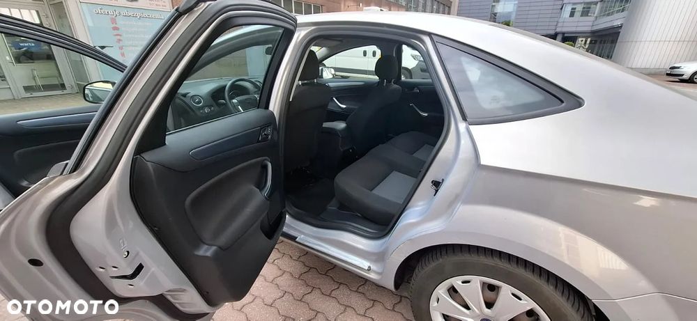 Ford Mondeo 2.0 TDCi Ambiente - 3