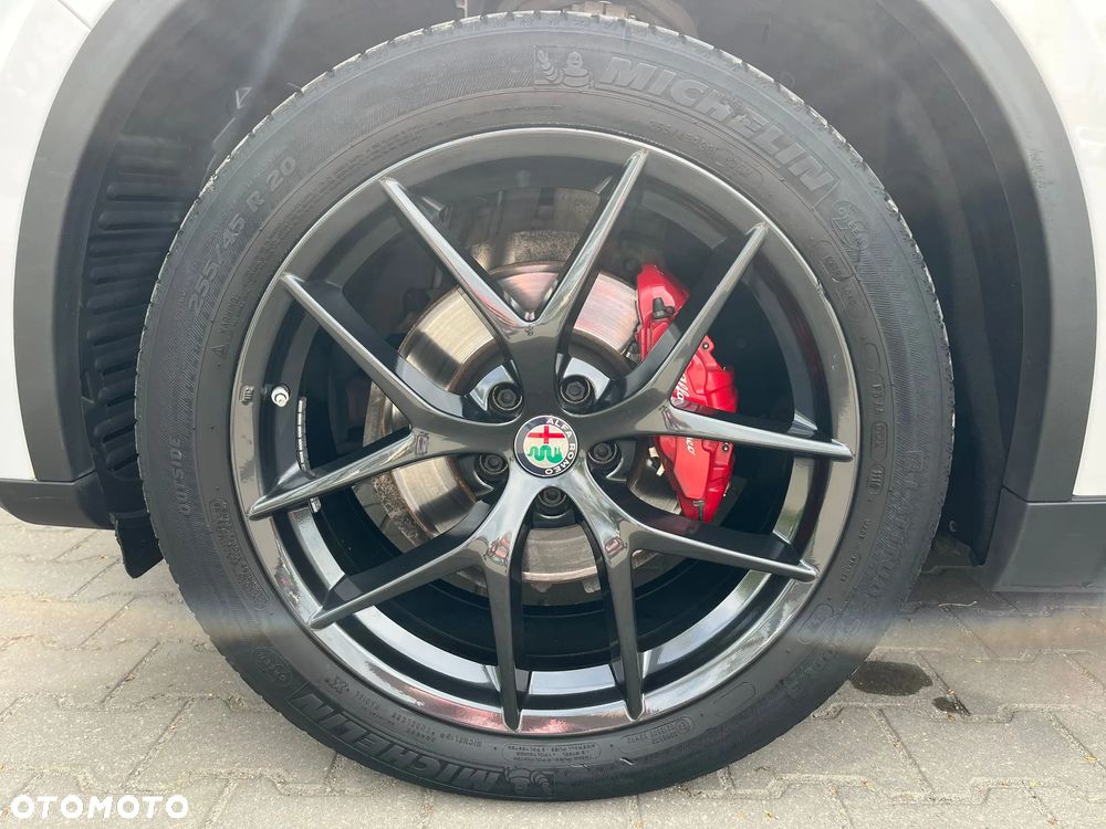 Alfa Romeo Stelvio - 32