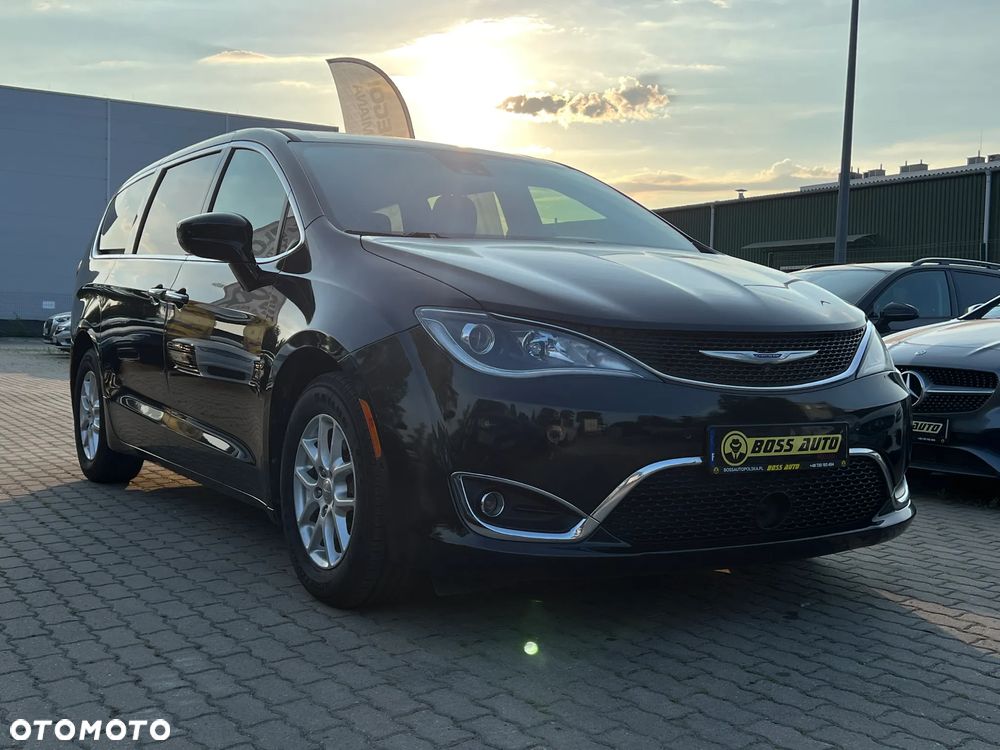 Chrysler Pacifica - 3