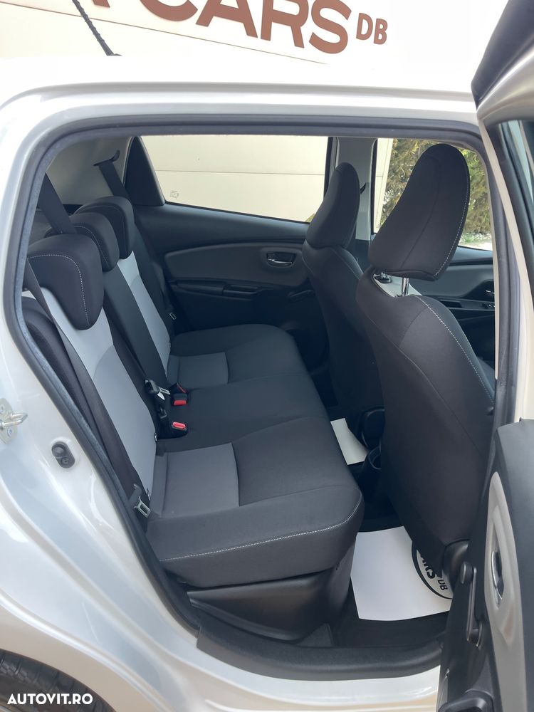Toyota Yaris 1.5 VVT-i HSD Active - 24